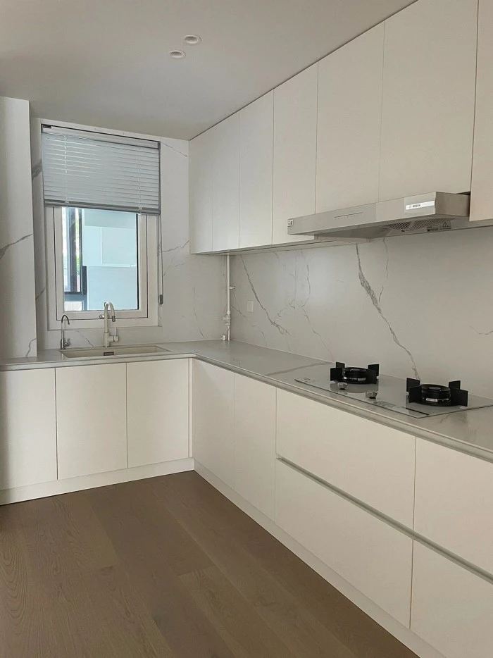 Seamless Acrylic Panels On All Six Sides